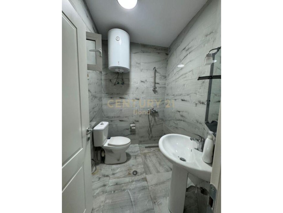 Tirane, shitet apartament 2+1+Ballkon , 108 m² 127.000 € (ne zonen e Ali Demit, rruga Idriz Dollaku)