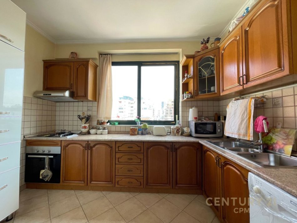 Tirane, shitet apartament 2+1 Kati 5, 107 m² 190.000 € (tek 21 dhjetori, pallat i ri)