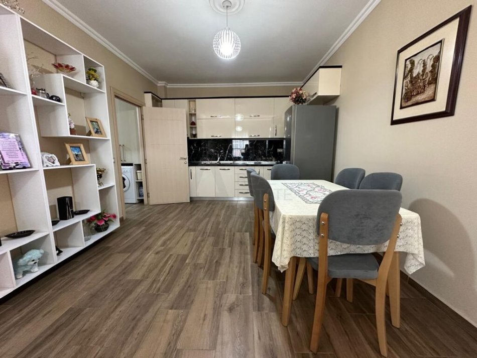 Tirane, shitet apartament 2+1 Kati 6, 102 m² 140.000 € (Unaze e Re)