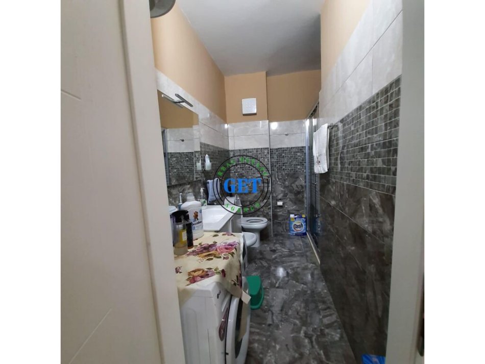 Durres, jepet me qera apartament 2+1+Ballkon Kati 3, 101 m² 700 € (Qender, Durres!)