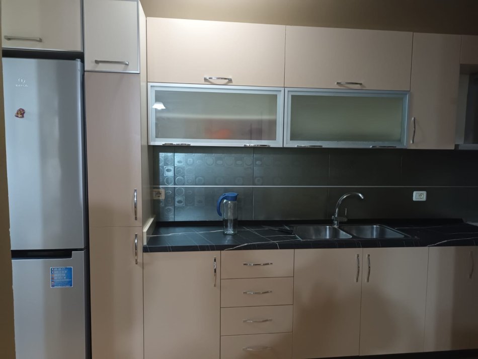 Tirane, jepet me qera apartament 2+1+Aneks+Ballkon Kati 8, 90 m² 430 € (Yzberisht te Blvd Migjeni)