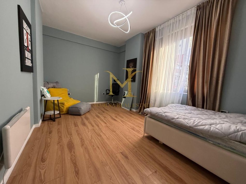 Durres, jepet me qera apartament 2+1+Ballkon Kati 2, 88 m² 480 € (Drejtoria policise)