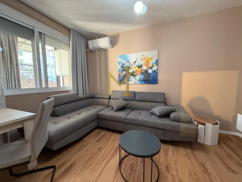 Durres, jepet me qera apartament 2+1+Ballkon Kati 2, 88 m² 480 € (Drejtoria policise)