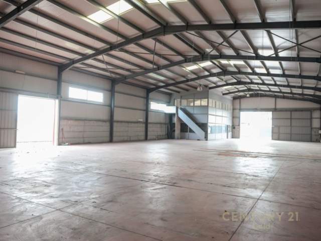Fier, jap me qera magazine Kati 0, 1.800 m² 2.500 Euro (Portrez,Fier)