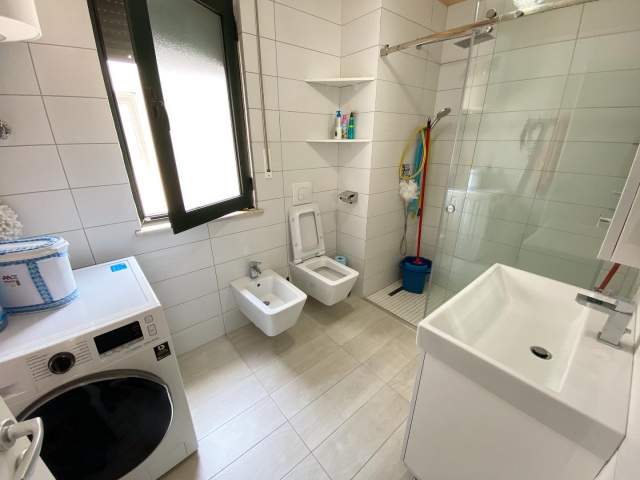 Tirane, jepet me qera apartament 2+1+BLK Kati 7, 107 m² 600 Euro (Rruga Teodor Keko)