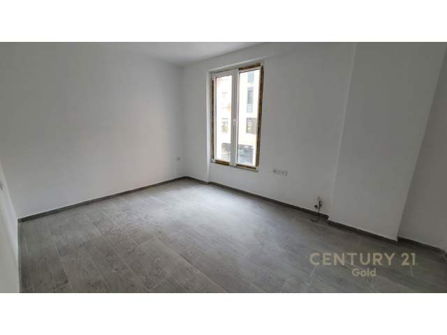 Tirane, jap me qera zyre Kati 1, 66 m² 990 Euro (LICEU ARTISTIK,RTSH)