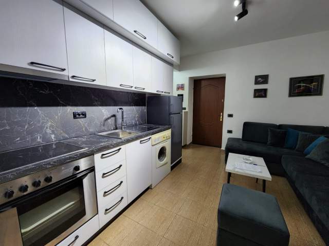 Tirane, jepet me qera garsonier 1+1 Kati 3, 50 m² 350 Euro (Myslym Shyri)