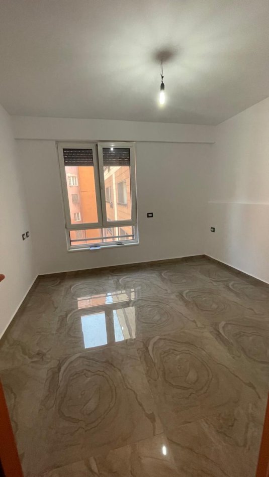 Tirane, jepet me qera ambjent biznesi Kati 6, 100 m² 1.000 € (Myslym Shyri)