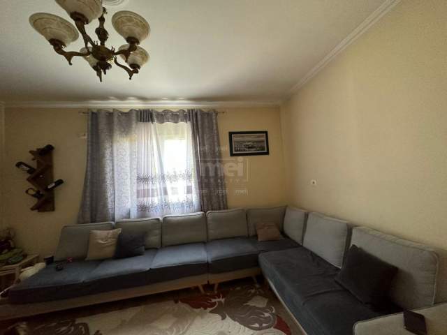 Tirane, shitet Vile 2+1+BLK Kati 1, 100 m² 180.000 Euro (Autostrada e Rinasit)