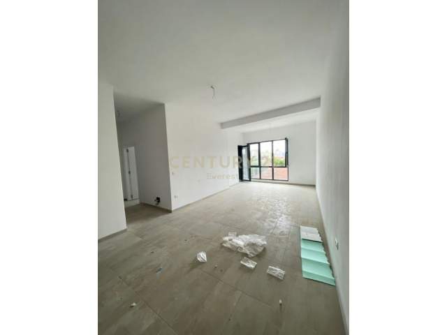 Tirane, shitet apartament 2+1+BLK Kati 2, 103 m² 150.000 Euro (shkolla e kuqe)