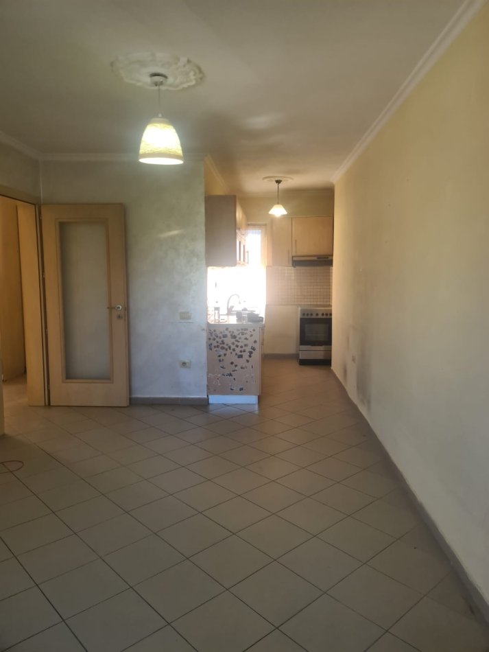 Tirane, shes 1+1+Ballkon Kati 3, 53 m² 110.000 € (Ali Demi)