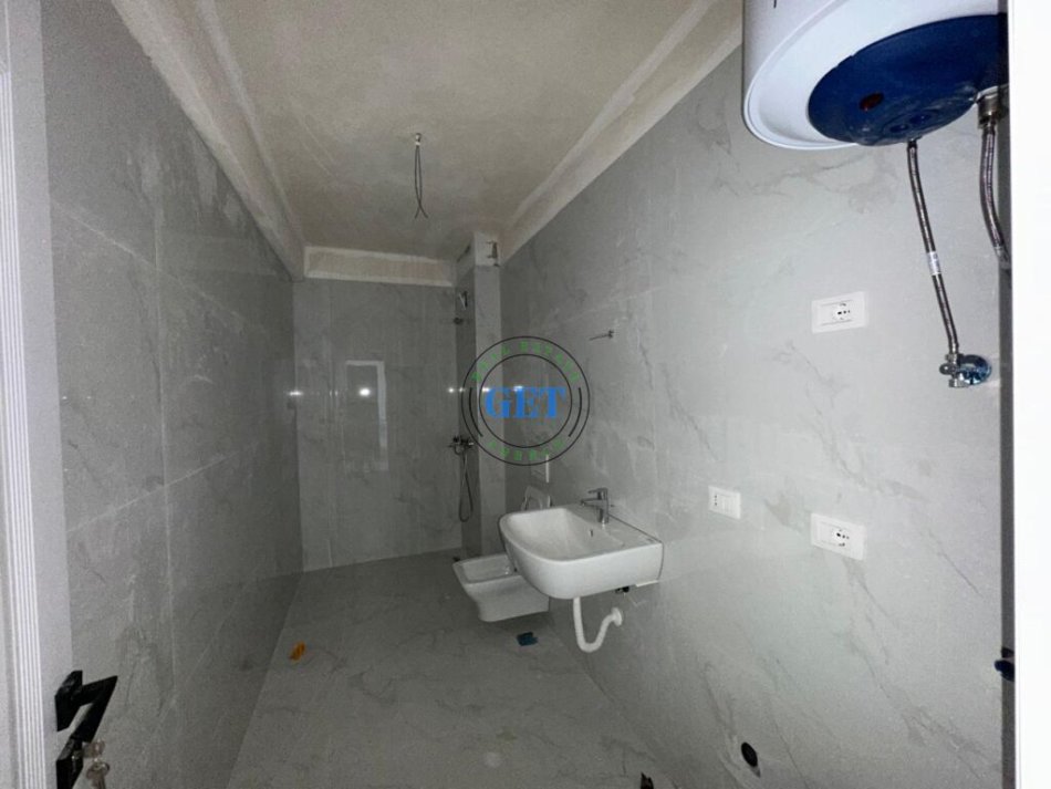 Durres, shitet apartament 2+1+Ballkon Kati 2, 103 m², 1500 euro m2  (Golem)