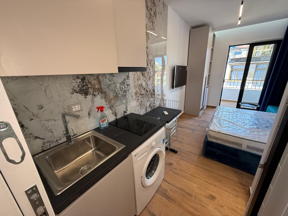 Tirane, shitet garsonier 1+1 Kati 5, 65 m² 269.000 € (rruga ibrahim rugova)