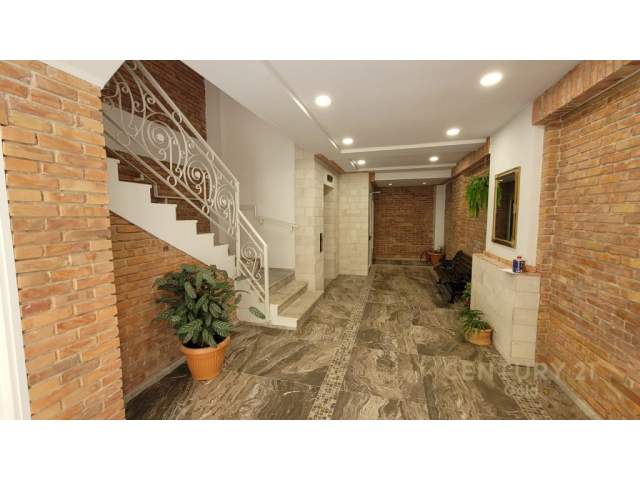 Tirane, jepet me qera ambjent biznesi Kati 1, 66 m² 900 Euro (Liceu, RTSH Tirana, Albania)