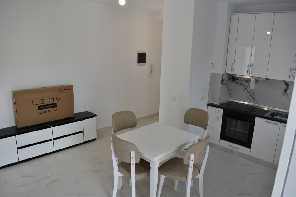 Tirane, jepet me qera apartament 2+1+Ballkon Kati 5, 110 m² 550 € (Selvia Rruga Gjon Buzuku ,prane viles gold)