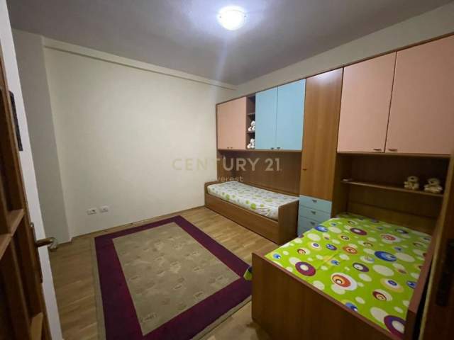 Tirane, jepet me qera apartament 3+1+A+BLK Kati 3, 160 m² 800 Euro (Stadiumi Air Albania)