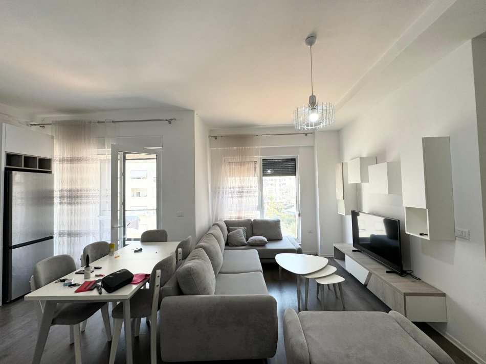 Tirane, jepet me qera apartament 2+1 Kati 4, 85 m² 700 € (21 dhjetori)