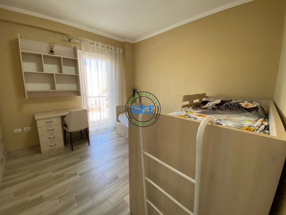 Durres, jepet me qera apartament 2+1+Ballkon Kati 3, 101 m² 700 € (Qender, Durres!)