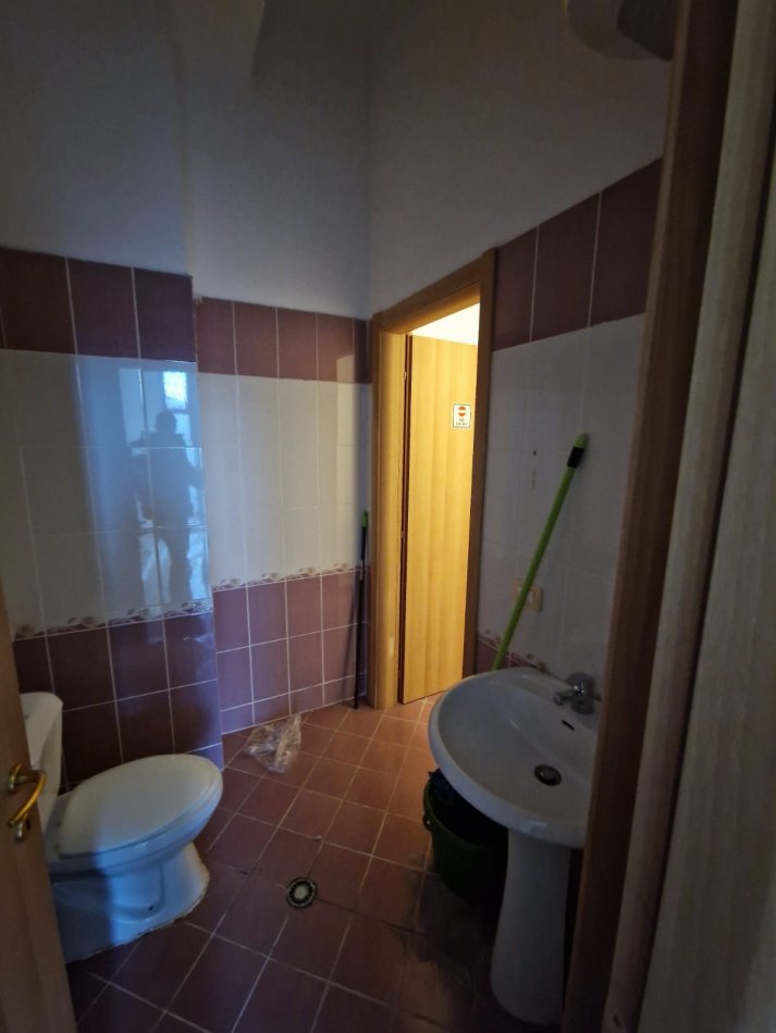 Durres, jepet me qera ambjent biznesi Kati 0, 29 m² 250 € (Poliklinika Durres)