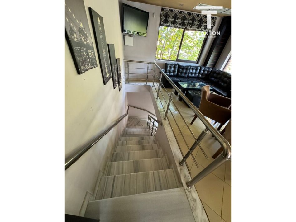 Tirane, shitet ambjent biznesi Kati 1, 134 m² 335.000 € (Kinostudio, Tiranë, TT 1454)