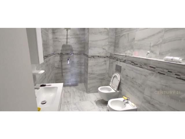 Jepet Me Qera Apartament 3+1 Prane Selvise! 120 m2, 600 Euro