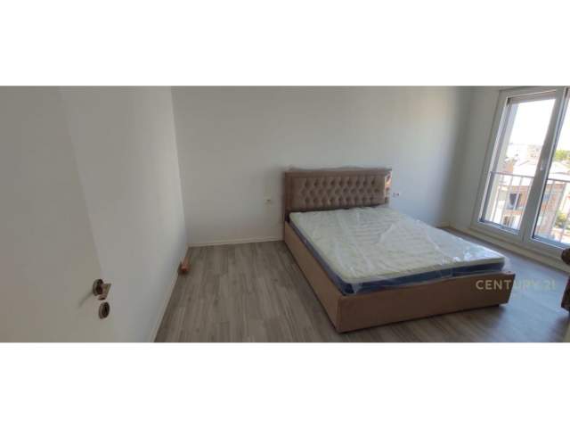 Jepet Me Qera Apartament 3+1 Prane Selvise! 120 m2, 600 Euro