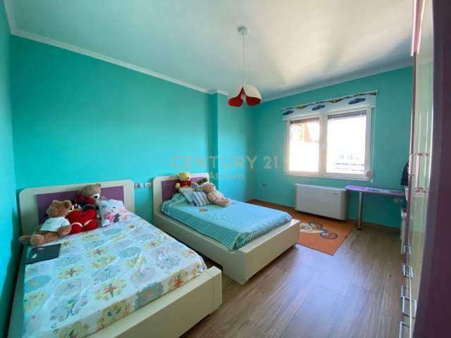 SHITET APARTAMENT 2+1+2+ VERANDE TEK MATERNITETI I RI, 212 m²,  200.000 Euro