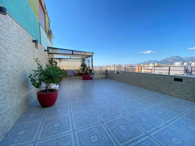 SHITET APARTAMENT 2+1+2+ VERANDE TEK MATERNITETI I RI, 212 m²,  200.000 Euro