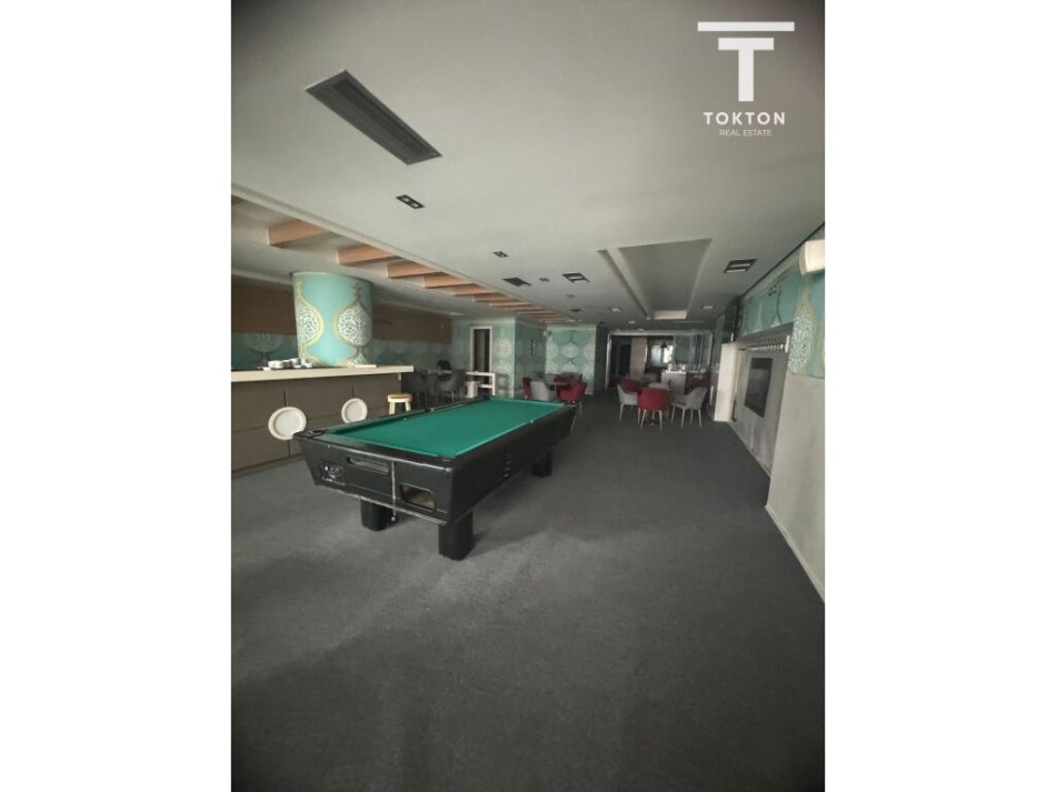 Tirane, jepet me qera ambjent biznesi Kati -1, 230 m² 2.000 € (21 Dhjetori, Tiranë, TT 1455)