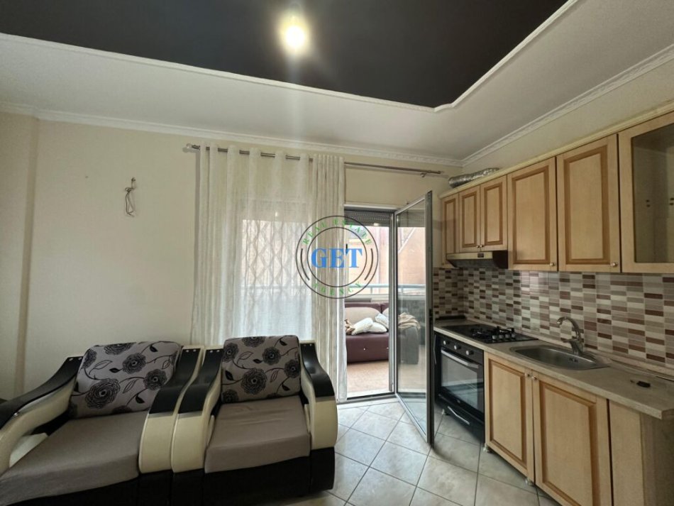 Durres, jepet me qera apartament 1+1+Ballkon Kati 2, 70 m² 350 € (Qender, Durres)
