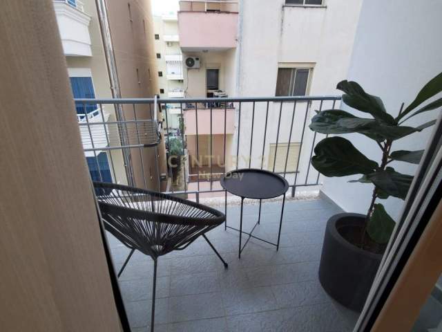 Shitet 2+1 i arreduar prane "Hotel Doce Vita", 61 m2, 75.000 Euro