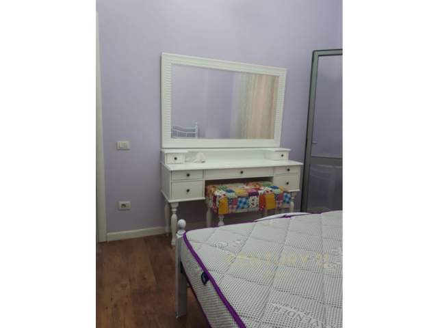 Tirane, jepet me qera 3+1 Kati 2, 109 m² 700 Euro (Zogu I Zi)