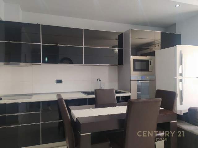 Jepet me qira apartament 2+1  te Rruga e Elbasanit, Kati 3, 95 m², 500 Euro