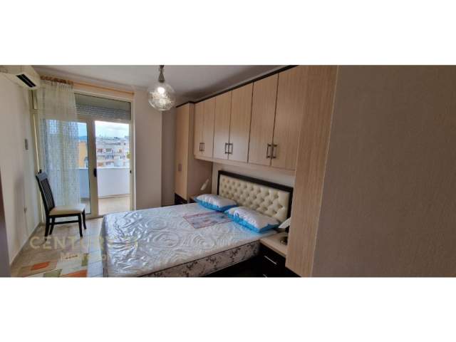 Tirane, jepet me qera 1+1 Kati 8, 82 m² 550 Euro