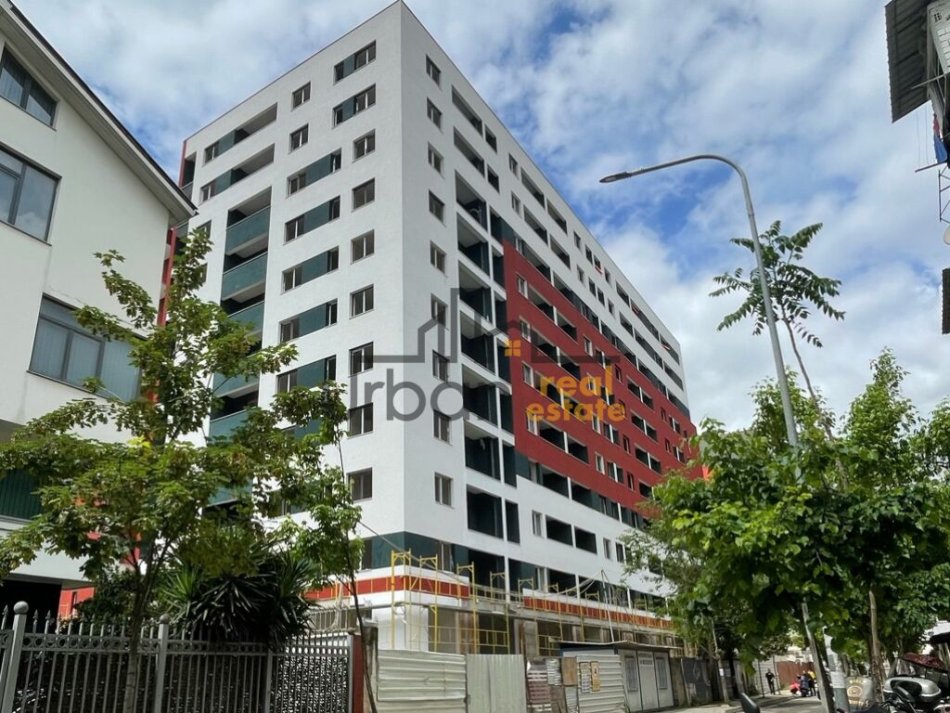 Tirane, shitet garazh , , 27 m2 (Oxhaku)