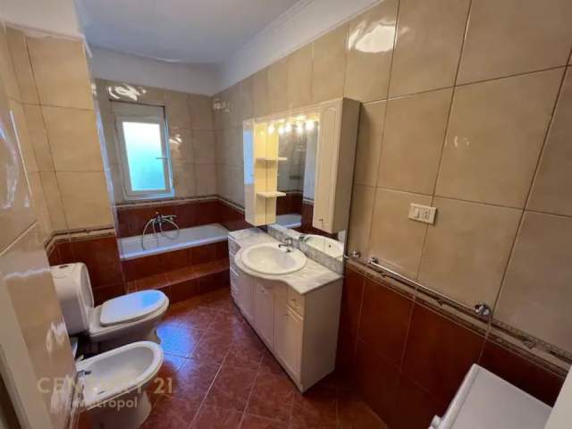 APARTAMENT 2+1+2 ME QIRA, PRANE STADIUMIT AIR ALBANIA! 600 Euro
