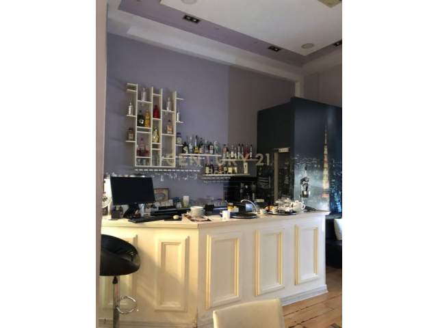 Jepet me qera bar-kafe te Galeria 17 Nentori! 620 Euro
