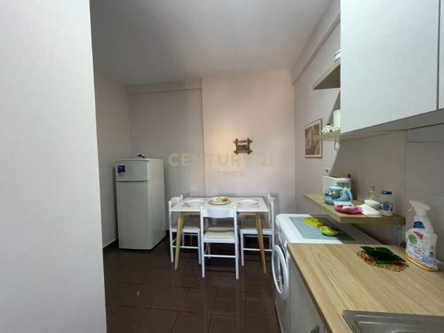 Tirane, jap me qera apartament 1+1+BLK Kati 3, 75 m² 450 Euro (rruga kavajes)