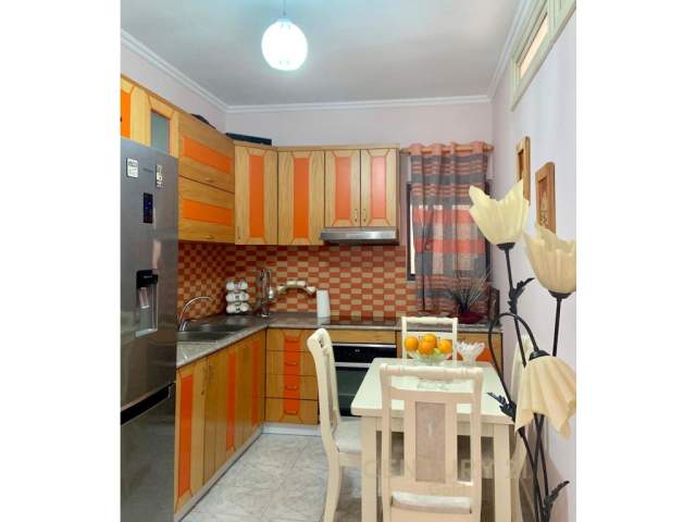 Te Pallati me Shigjeta shesim apartament 2+1! Kati 3, 80 m² 82.000 Euro