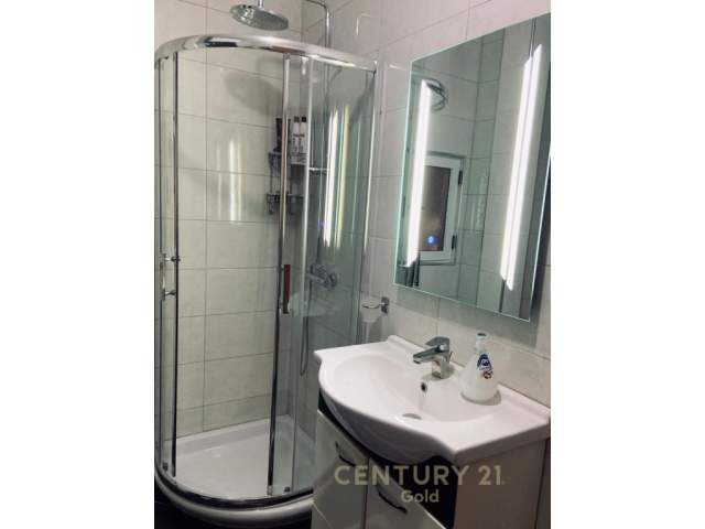 Te Pallati me Shigjeta shesim apartament 2+1! Kati 3, 80 m² 82.000 Euro