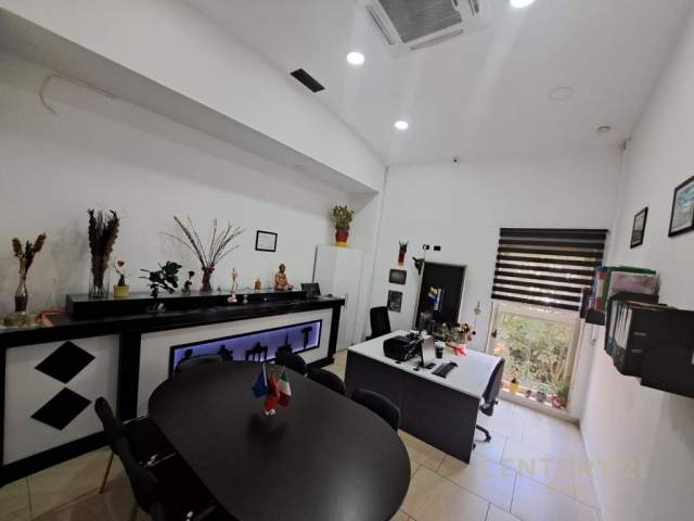 Tirane, jepet me qera ambjent biznesi Kati 2, 102 m² 750 Euro (Rruga e Barrikadave Tirana, Albania)