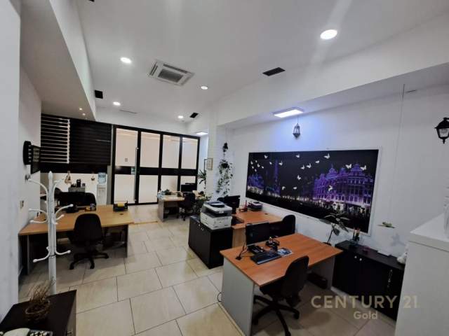 Tirane, jepet me qera ambjent biznesi Kati 2, 102 m² 750 Euro (Rruga e Barrikadave Tirana, Albania)
