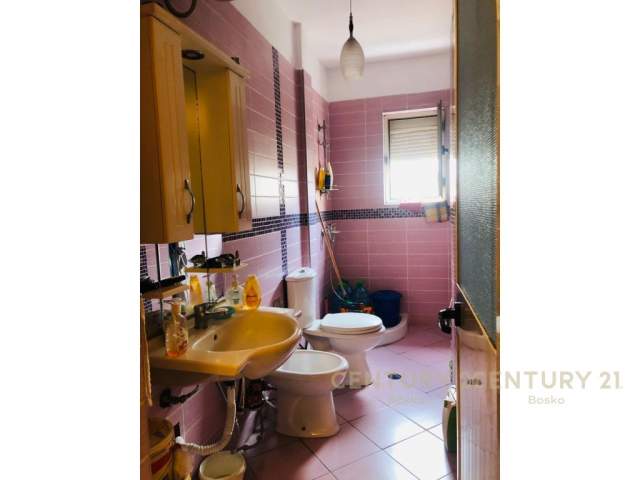 Shitet apartament 2+1 prane " Zogut te Zi", rr. Dritan Hoxha! 86000 euro