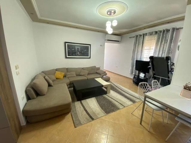 Tirane, jepet me qera apartament 1+1+BLK Kati 4, 62 m² 45.000 Leke (rruga Shkelqim Fusha)