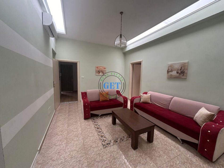 Durres, jepet me qera apartament 1+1+Ballkon Kati 2, 75 m² 300 € (Sheshi Pranvera , Durres)