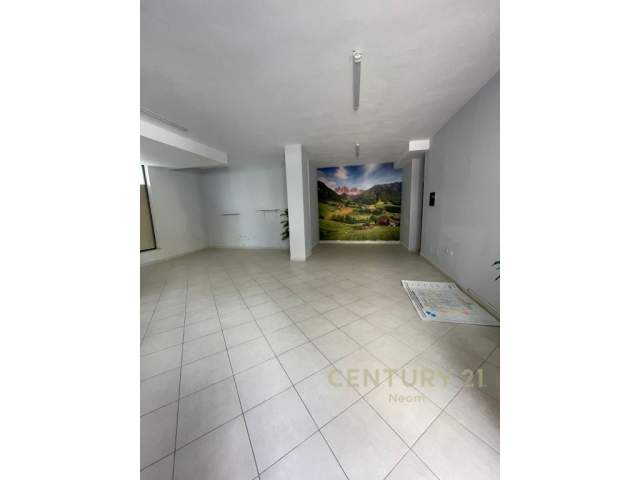 Tirane, jepet me qera ambjent biznesi Kati 1, 73 m² 300 Euro (Liqeni i Thatë)