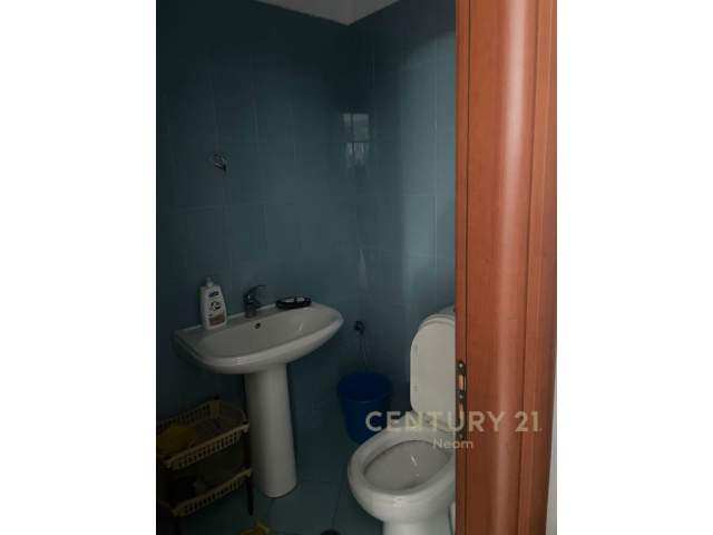 Tirane, jepet me qera ambjent biznesi Kati 1, 73 m² 300 Euro (Liqeni i Thatë)