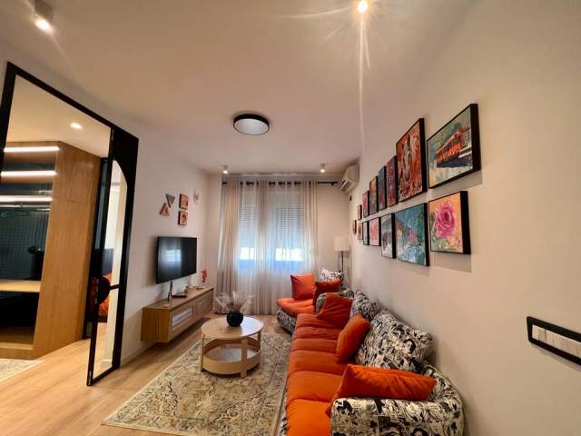 Tirane, jepet me qera apartament 1+1 Kati 8, 57 m² 650 Euro (Xhamia Tabakeve)