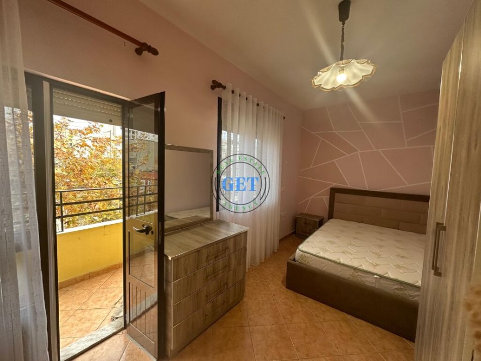 Durres, jepet me qera apartament 1+1+Ballkon Kati 2, 75 m² 300 € (Sheshi Pranvera , Durres)