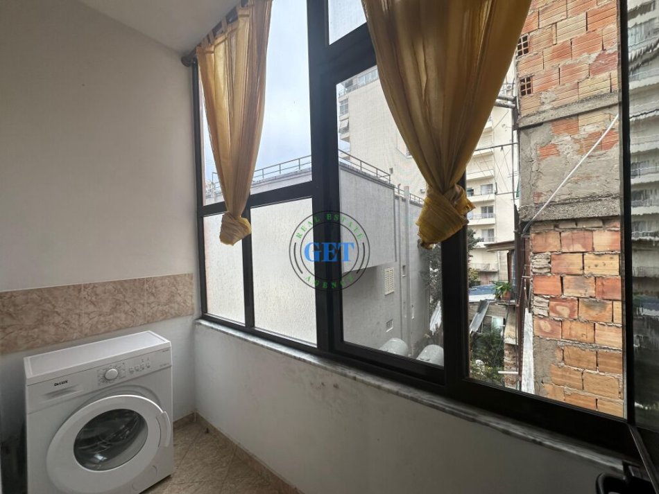 Durres, jepet me qera apartament 1+1+Ballkon Kati 2, 75 m² 300 € (Sheshi Pranvera , Durres)